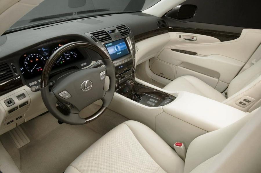  Lexus LS460 2006 года  (фото 182 из 200)